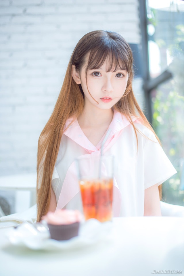 云淡风轻，细水长流，何止君子之交。爱情不也是如此，才叫落花流水，天上人间?——三毛《亲爱的三毛》